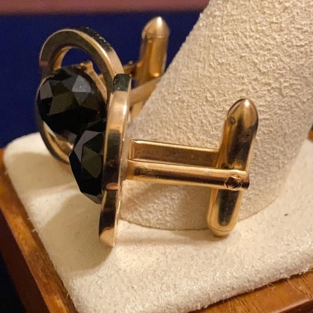Vintage Swank gold tone cufflinks with faux onyx multifaceted gem